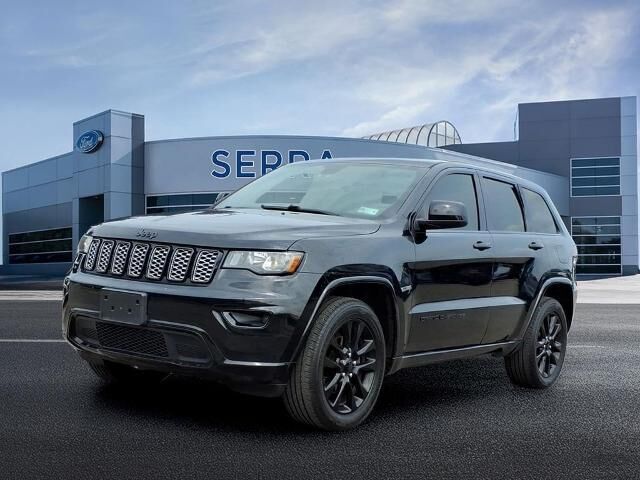 2019 Jeep Grand Cherokee Laredo — photo 1 of 26