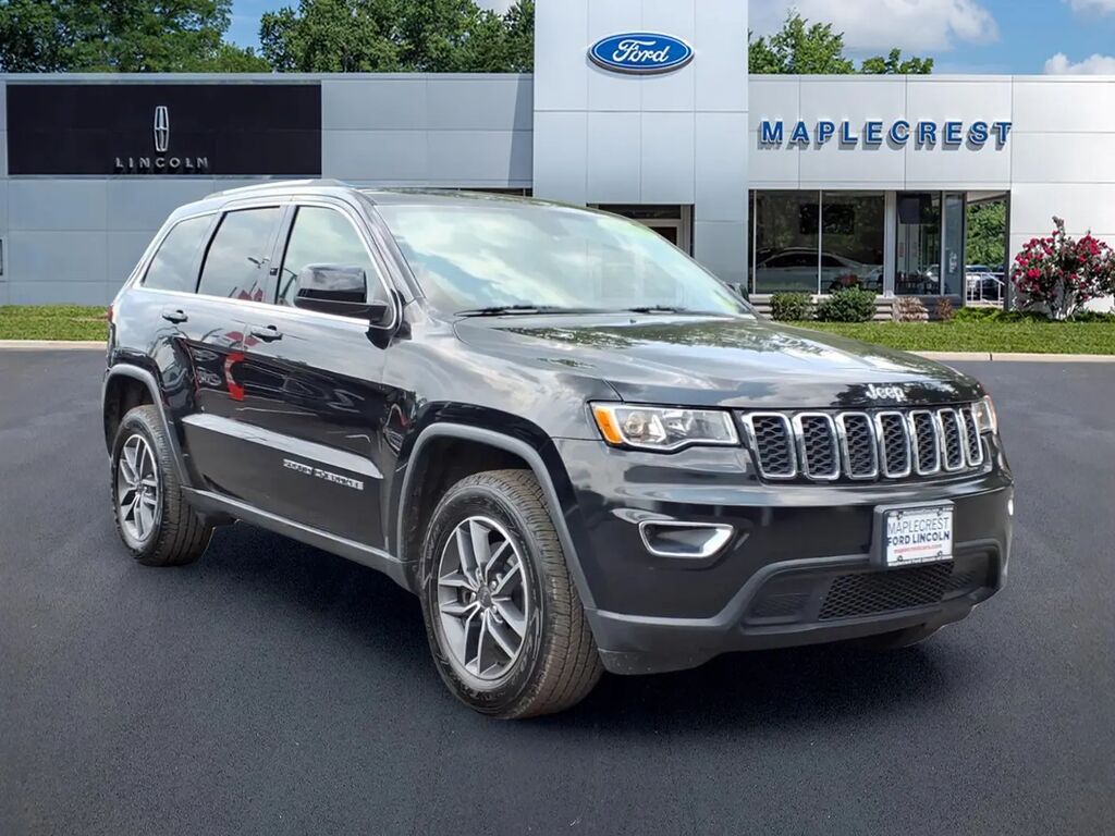 2019 Jeep Grand Cherokee Laredo — photo 1 of 28