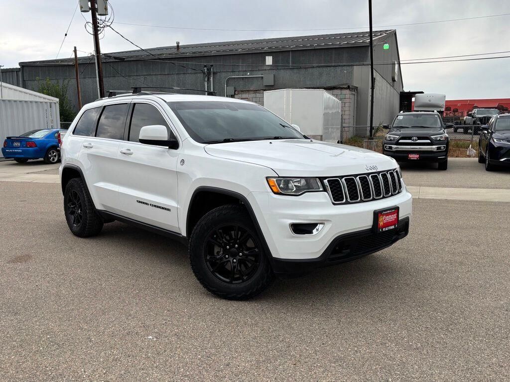 2019 Jeep Grand Cherokee Laredo E — photo 1 of 16