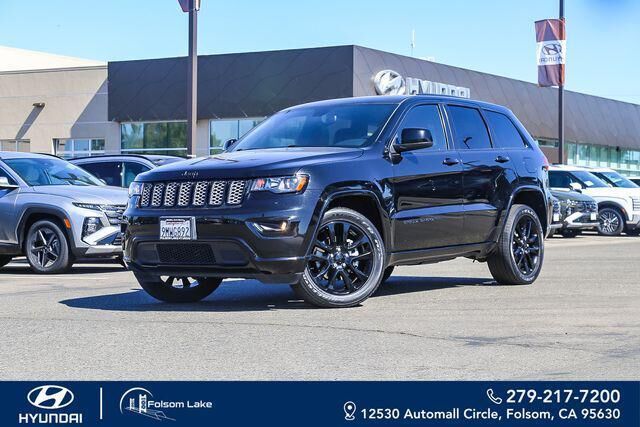2020 Jeep Grand Cherokee Altitude — photo 1 of 26
