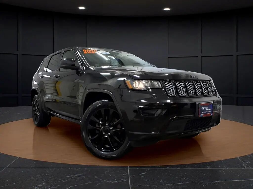 2020 Jeep Grand Cherokee Laredo — photo 1 of 13