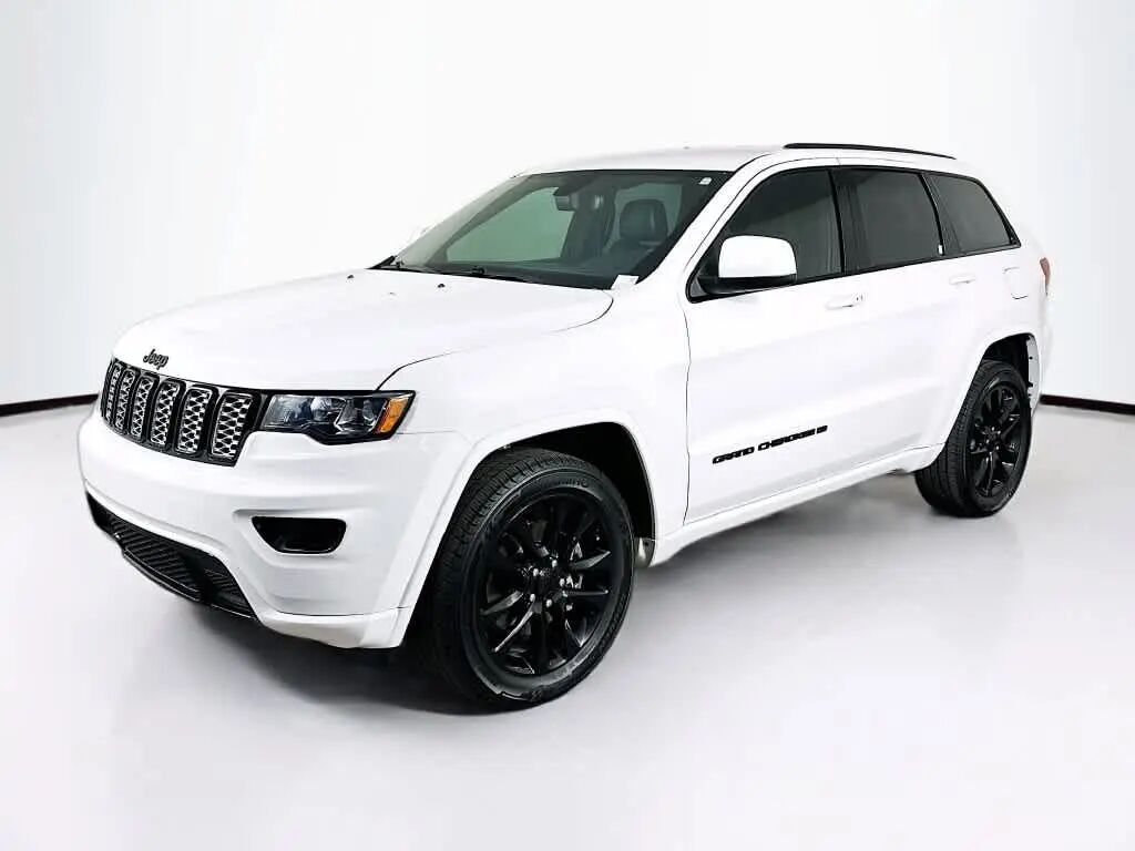 2022 Jeep Grand Cherokee WK Laredo E — photo 1 of 13