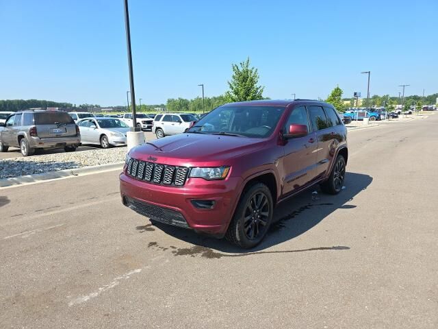 2020 Jeep Grand Cherokee Laredo — photo 1 of 13
