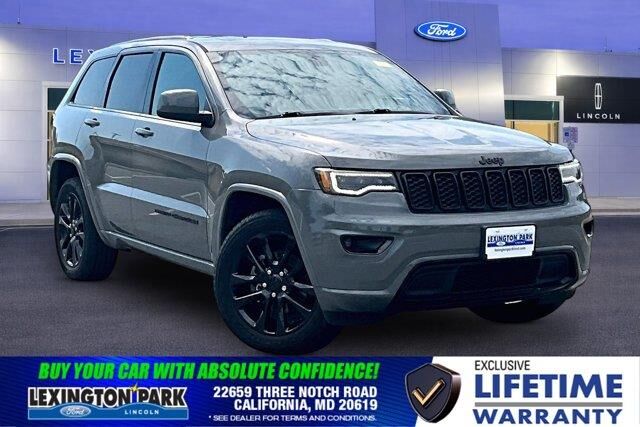 2020 Jeep Grand Cherokee Laredo — photo 1 of 39