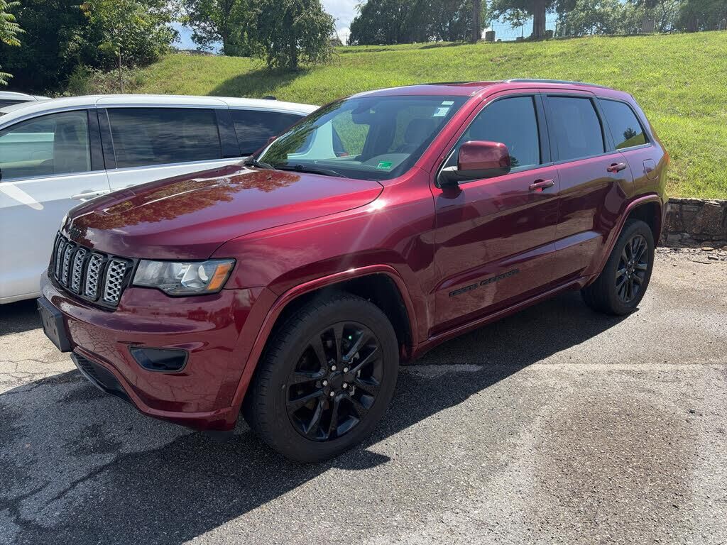 2018 Jeep Grand Cherokee Altitude — photo 1 of 1
