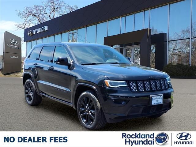 2020 Jeep Grand Cherokee Altitude — photo 1 of 26