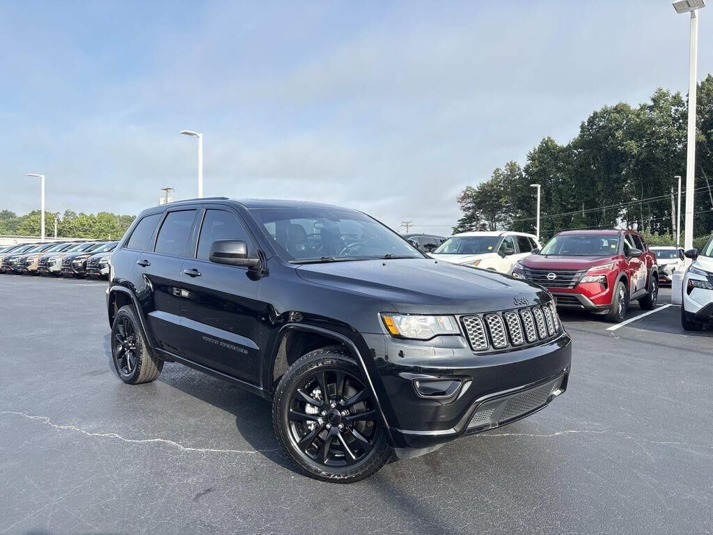 2021 Jeep Grand Cherokee Laredo E — photo 1 of 26