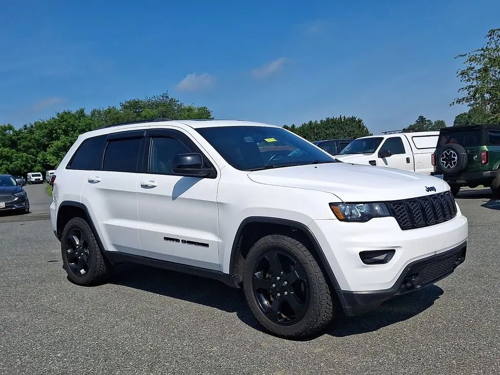 2019 Jeep Grand Cherokee Laredo — photo 1 of 14