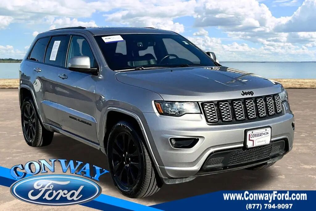 2019 Jeep Grand Cherokee Laredo — photo 1 of 13