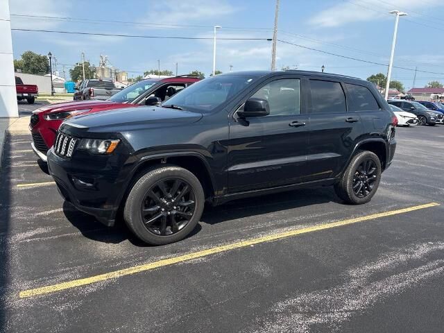 2020 Jeep Grand Cherokee Laredo — photo 1 of 26