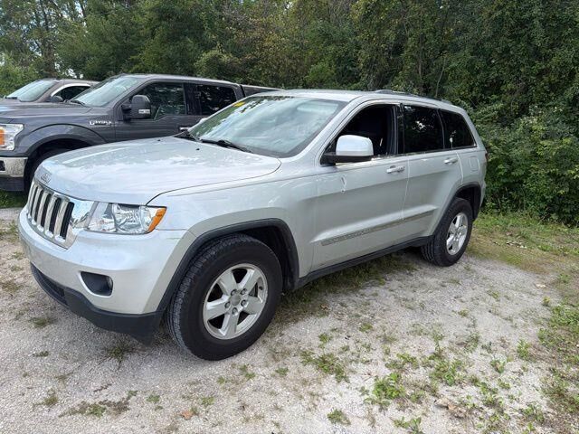 2012 Jeep Grand Cherokee Laredo — photo 1 of 13