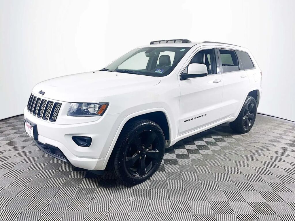 2015 Jeep Grand Cherokee Altitude — photo 1 of 13