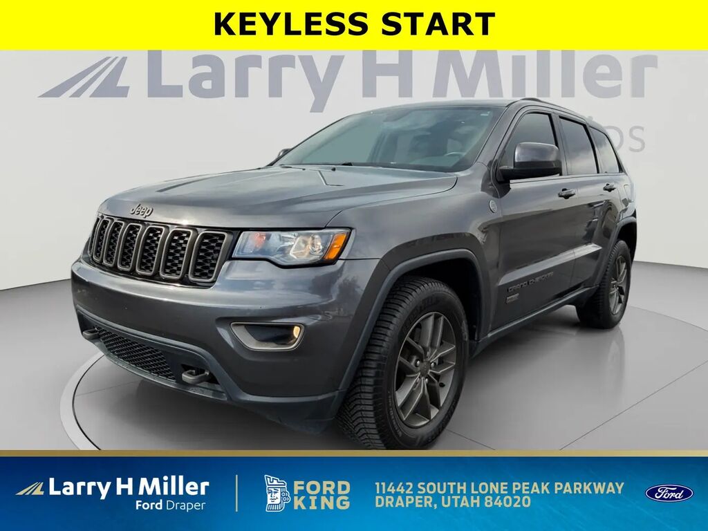 2017 Jeep Grand Cherokee Laredo — photo 1 of 13