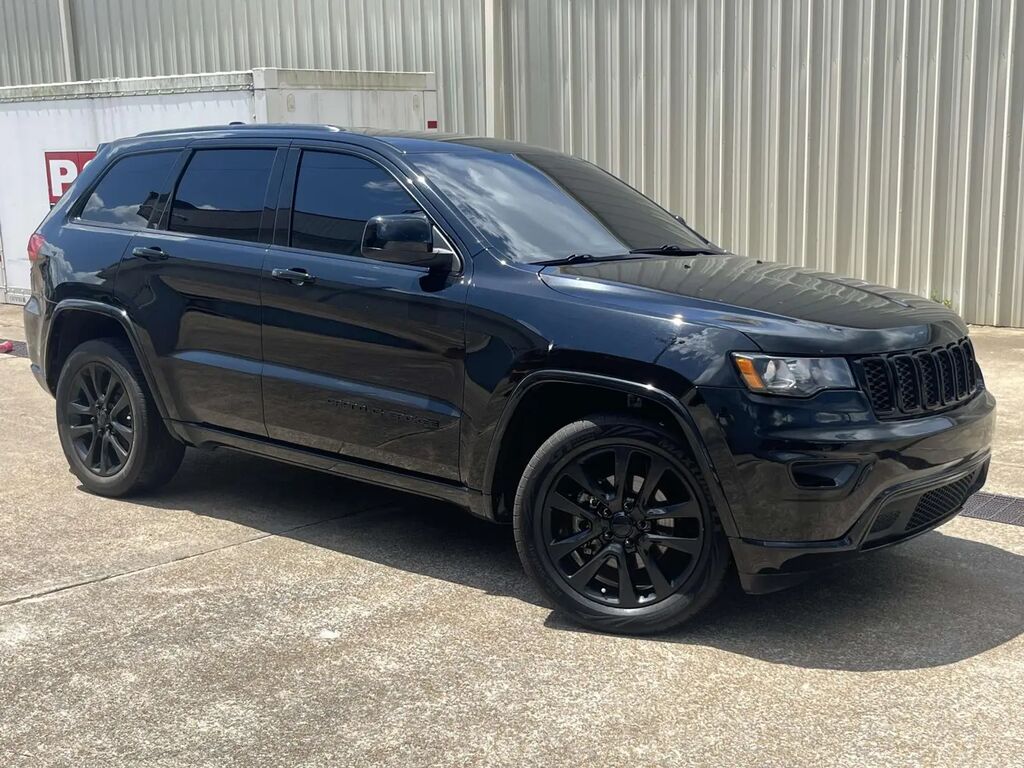2019 Jeep Grand Cherokee Altitude — photo 1 of 27