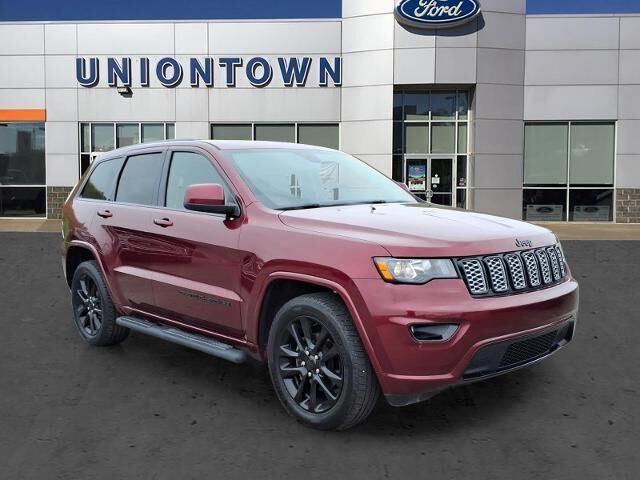 2020 Jeep Grand Cherokee Laredo — photo 1 of 13