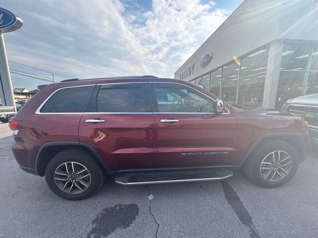 2022 Jeep Grand Cherokee WK Limited — photo 1 of 2