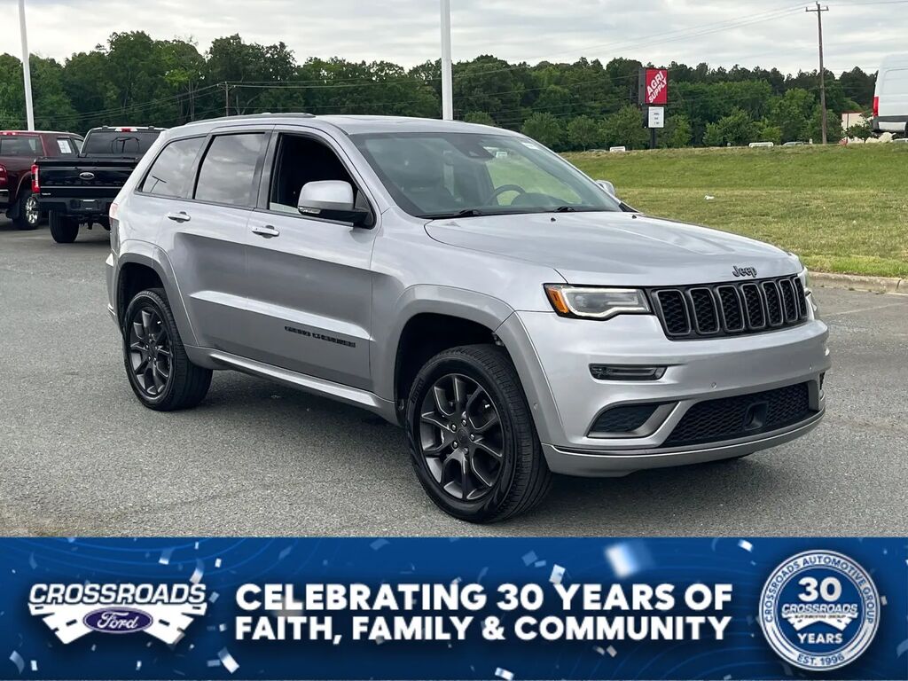 2021 Jeep Grand Cherokee Overland — photo 1 of 18
