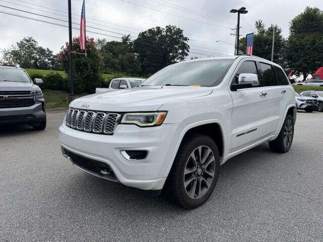 2017 Jeep Grand Cherokee Overland — photo 1 of 13