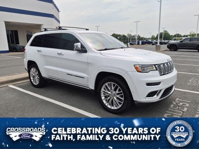 2017 Jeep Grand Cherokee Summit — photo 1 of 40