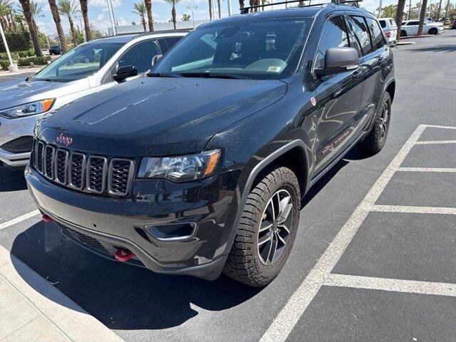 2020 Jeep Grand Cherokee Trailhawk — photo 1 of 2