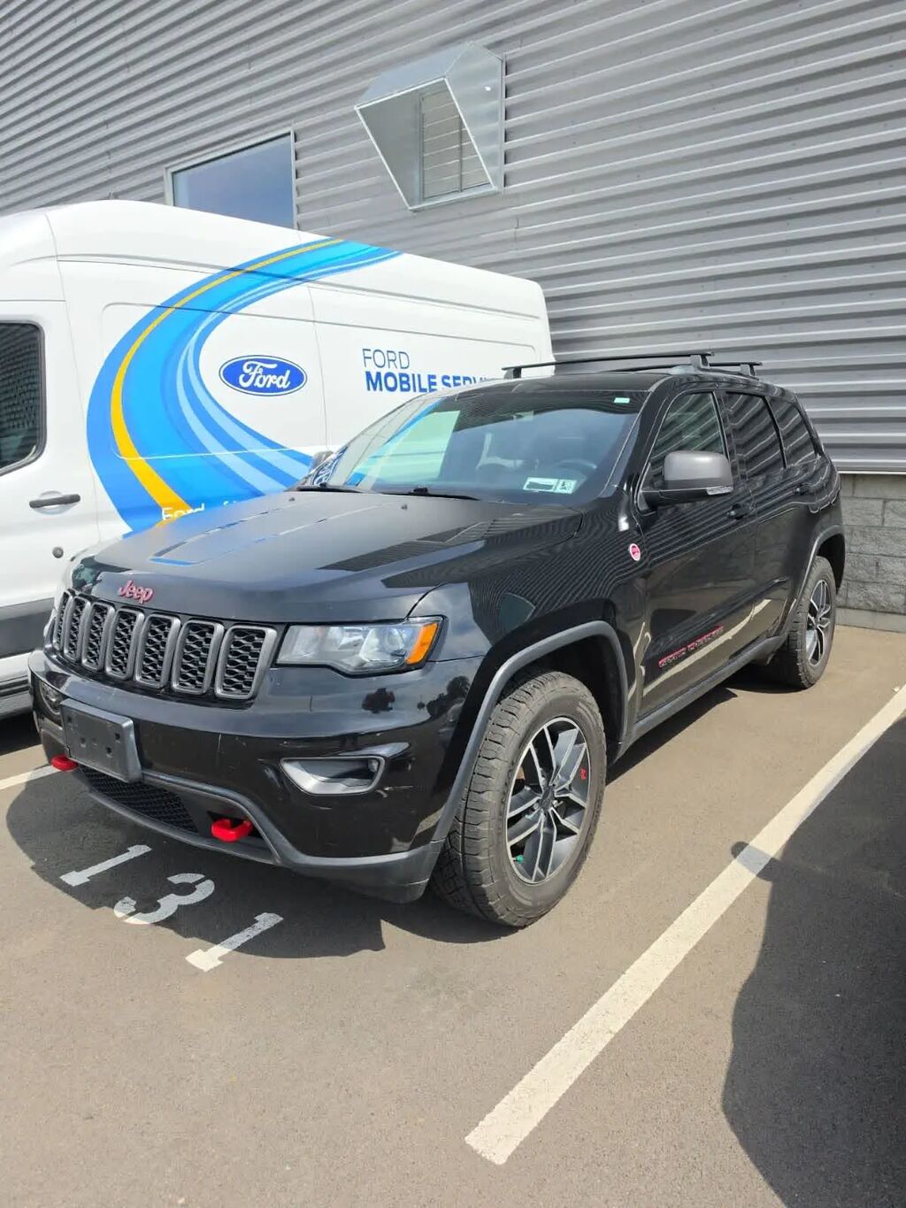 2020 Jeep Grand Cherokee Trailhawk — photo 1 of 31