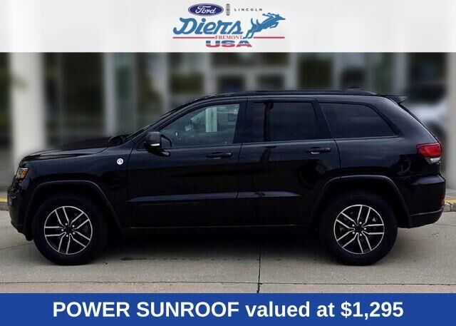 2019 Jeep Grand Cherokee Trailhawk — photo 1 of 13
