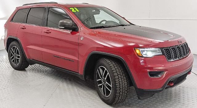 2021 Jeep Grand Cherokee Trailhawk — photo 1 of 14