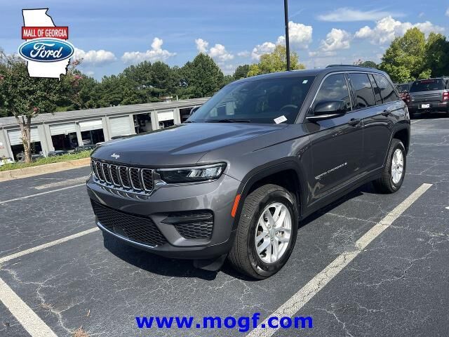 2024 Jeep Grand Cherokee Laredo — photo 1 of 6