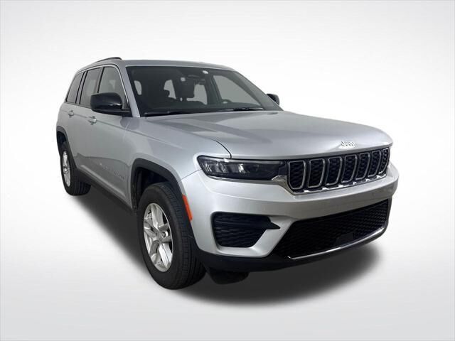 2025 Jeep Grand Cherokee Laredo — photo 1 of 37