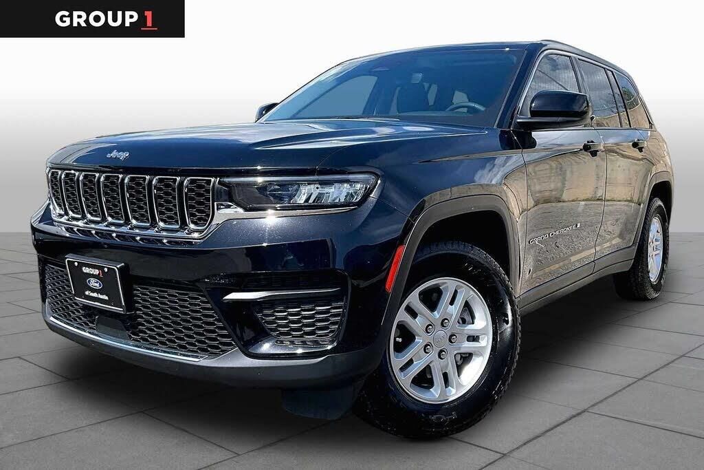 2023 Jeep Grand Cherokee Laredo — photo 1 of 1