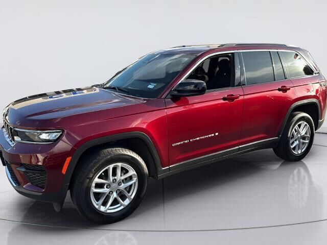 2025 Jeep Grand Cherokee Laredo — photo 1 of 25
