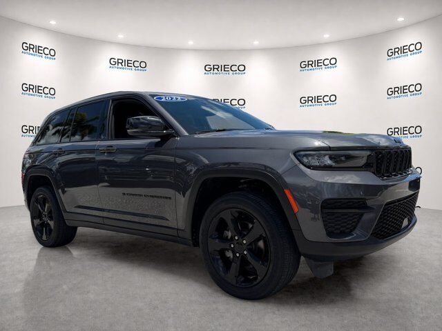 2022 Jeep Grand Cherokee Altitude
