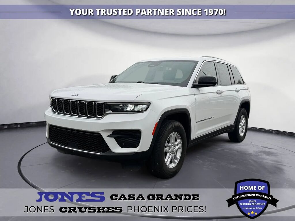 2023 Jeep Grand Cherokee Laredo — photo 1 of 13