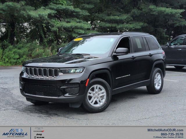 2024 Jeep Grand Cherokee Laredo — photo 1 of 26