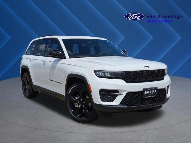 2023 Jeep Grand Cherokee Laredo — photo 1 of 13