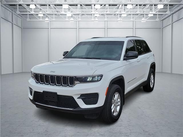 2025 Jeep Grand Cherokee Laredo 4x2 — photo 1 of 13