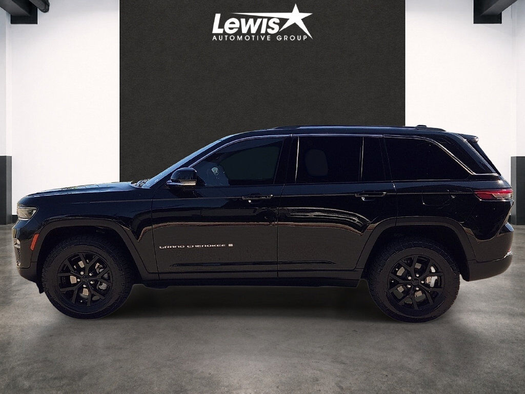 2022 Jeep Grand Cherokee Limited — photo 1 of 12