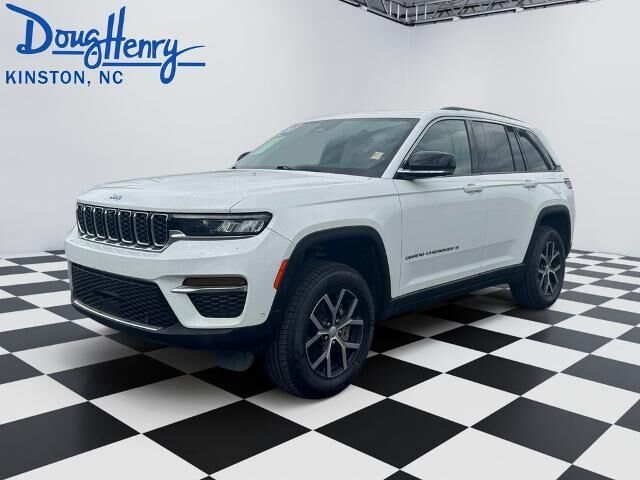 2023 Jeep Grand Cherokee Limited — photo 1 of 13