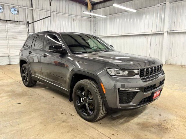 2026 Jeep Grand Cherokee Limited — photo 1 of 13