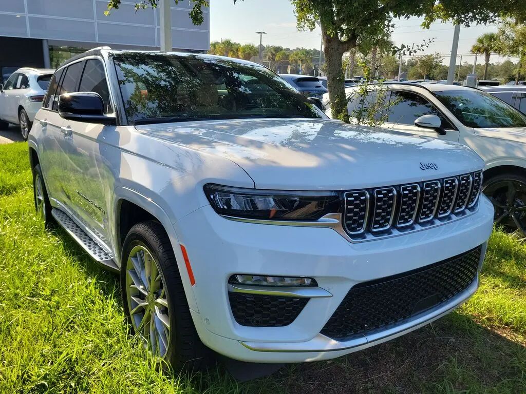2023 Jeep Grand Cherokee Summit — photo 1 of 10