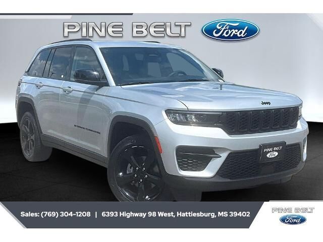 2023 Jeep Grand Cherokee Laredo