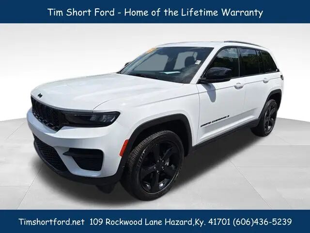 2023 Jeep Grand Cherokee Laredo — photo 1 of 31