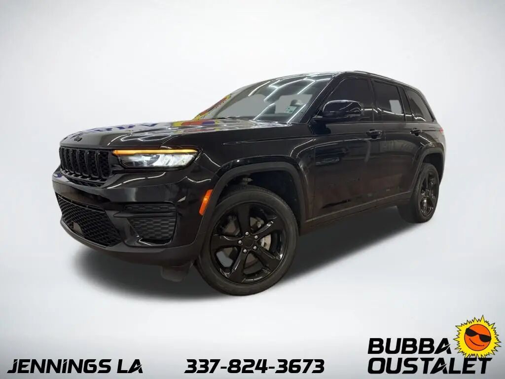 2023 Jeep Grand Cherokee Laredo — photo 1 of 13