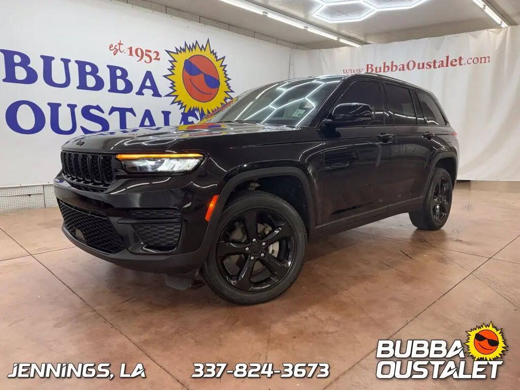 2023 Jeep Grand Cherokee Laredo — photo 1 of 13