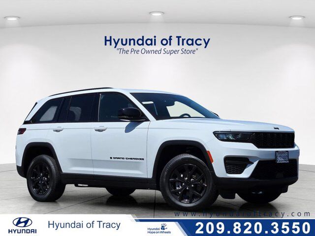 2024 Jeep Grand Cherokee Altitude — photo 1 of 13