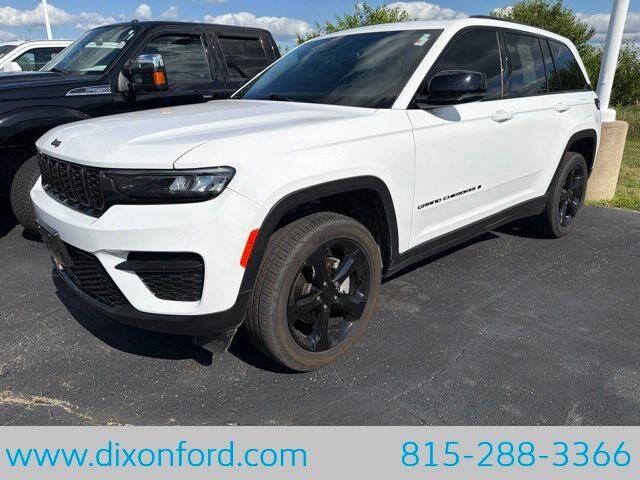 2024 Jeep Grand Cherokee Laredo — photo 1 of 39