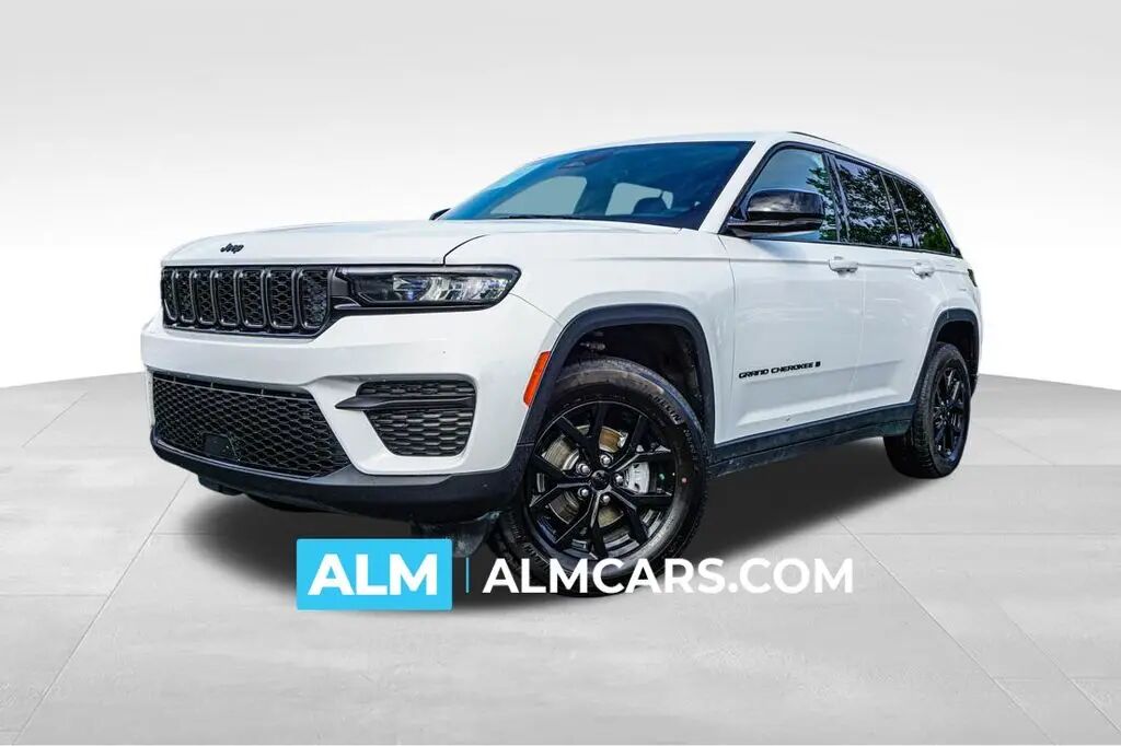 2025 Jeep Grand Cherokee Altitude — photo 1 of 33
