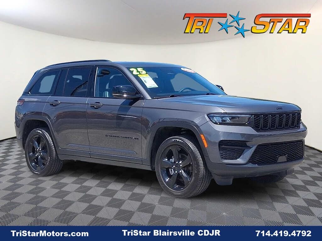2025 Jeep Grand Cherokee Laredo — photo 1 of 1