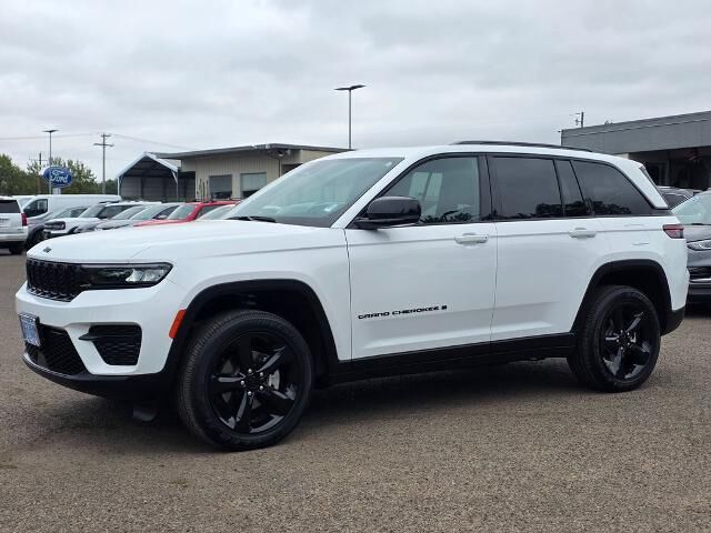 2025 Jeep Grand Cherokee Laredo