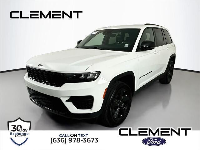 2023 Jeep Grand Cherokee Laredo — photo 1 of 30